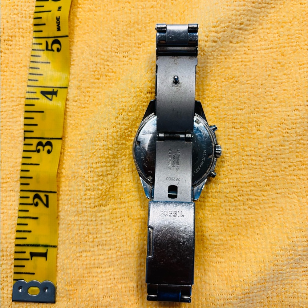 Fossil Decker ES 2681 Silvertone Link Watch. Need battery. - Picture 3 of 4